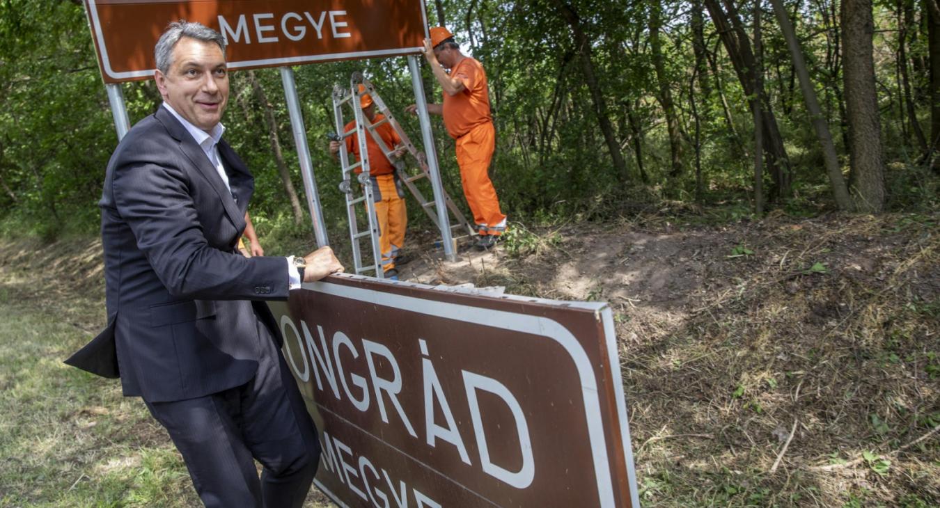 Több mint 36 millió forintba került a vármegyetáblák cseréje 