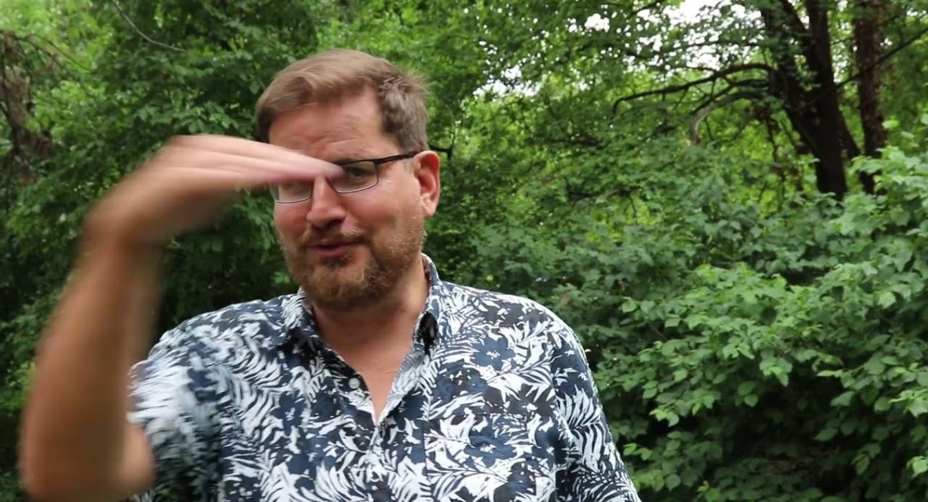 Orbán Viktor pontosan tudja, hogy mit kéne tenni, de inkább propagandára költ