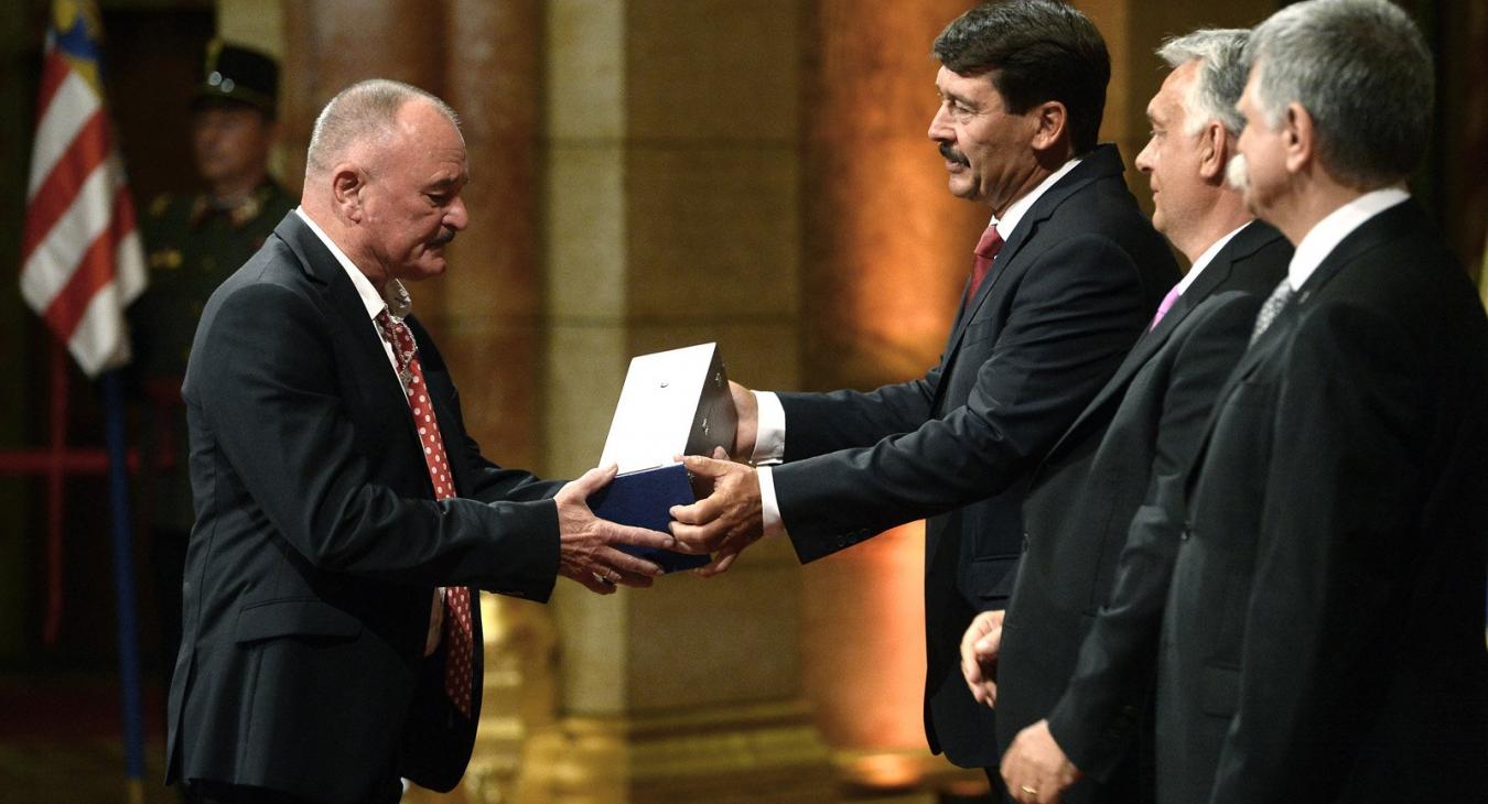 Nagy Feró jubileumi koncertjének központi motívuma a vörös medúza lesz