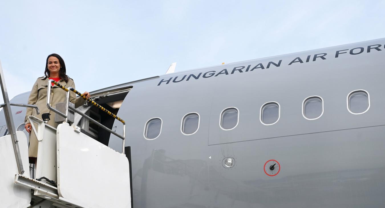 Szinte minden külföldi útjára különgéppel utazott Novák Katalin