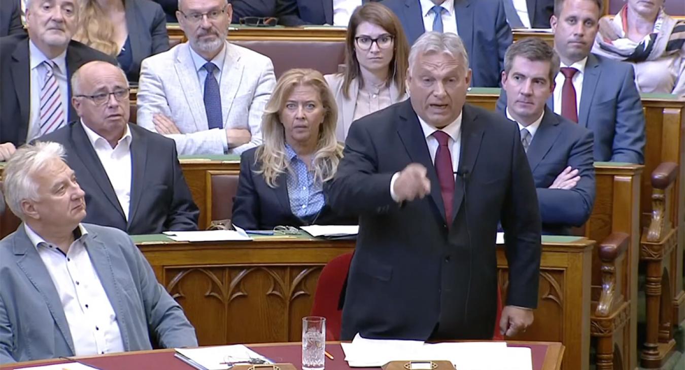 "Arcán a gyűlölet"