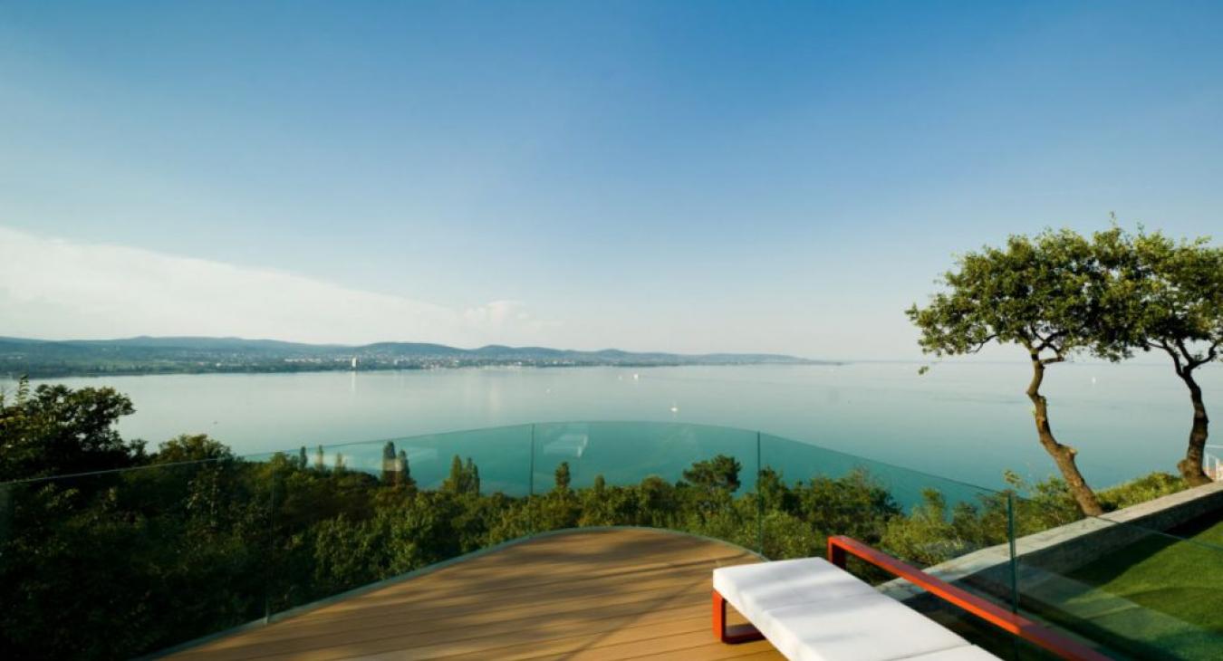 Luxus villa Tihanyban, de lehetne Monacoban is 