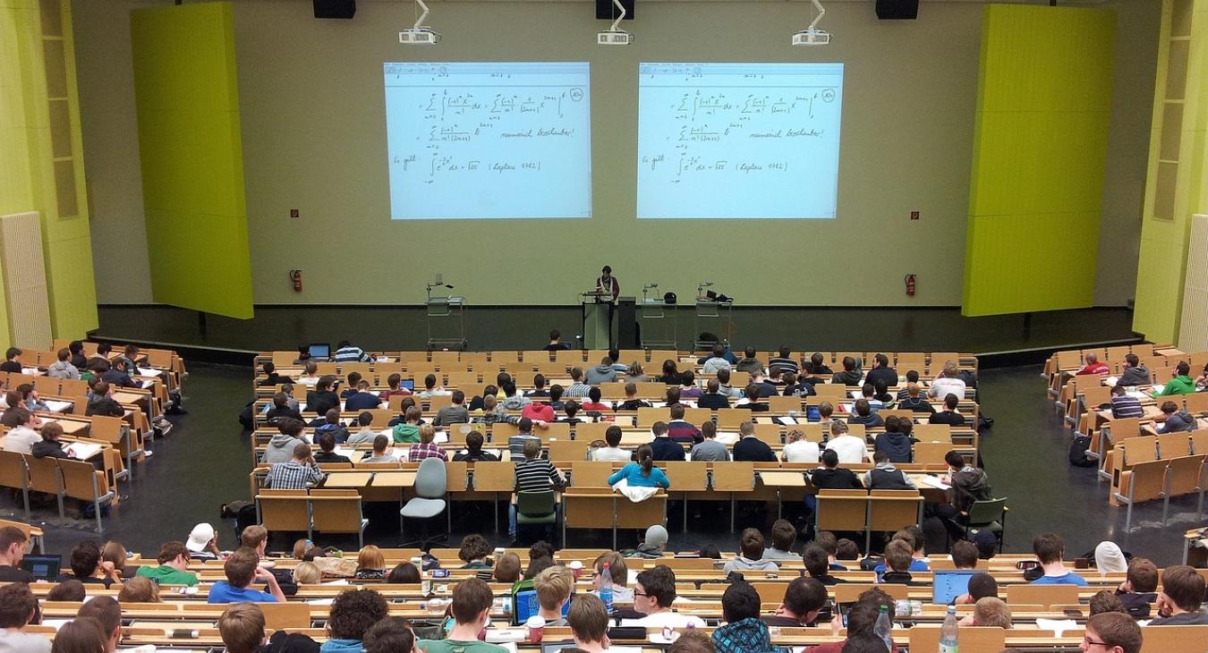 Óriási kedvezmények várják az egyetemistákat a Diákhitel Számlát kínáló bankoknál