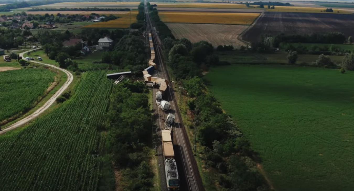 Hétfőn is maradnak a korlátozások a vonatbaleset miatt
