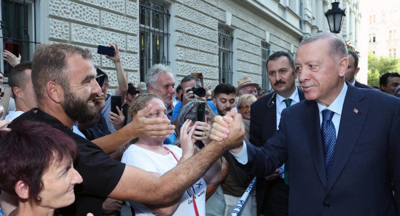 Erdoğan kíséretének tagjai bántalmazhattak egy magyar állampolgárt, a TEK mentette ki 