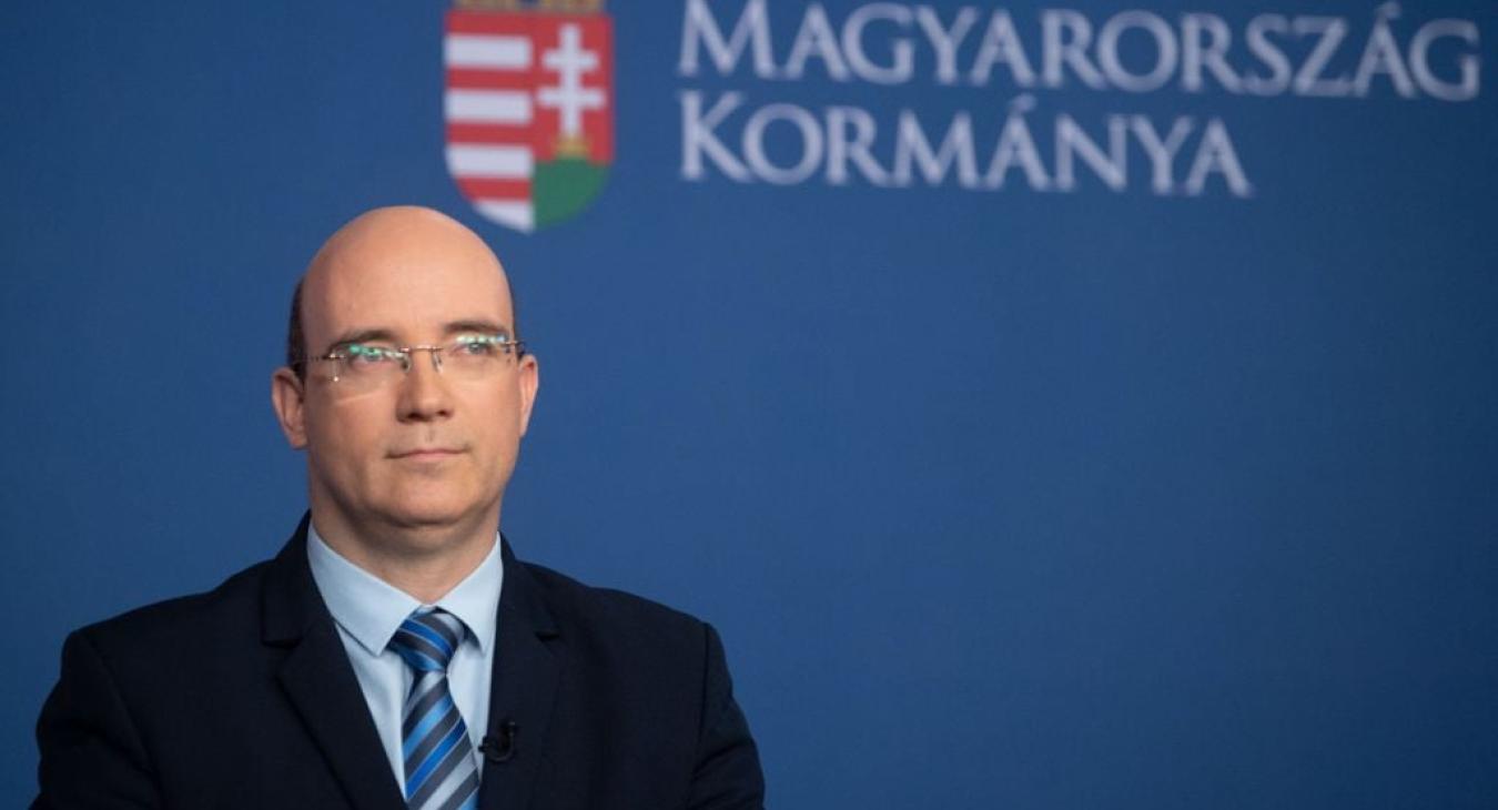 Maruzsa Zoltán elmondta, hogy nem öt fő jelentkezett kémiatanárnak, hanem 72