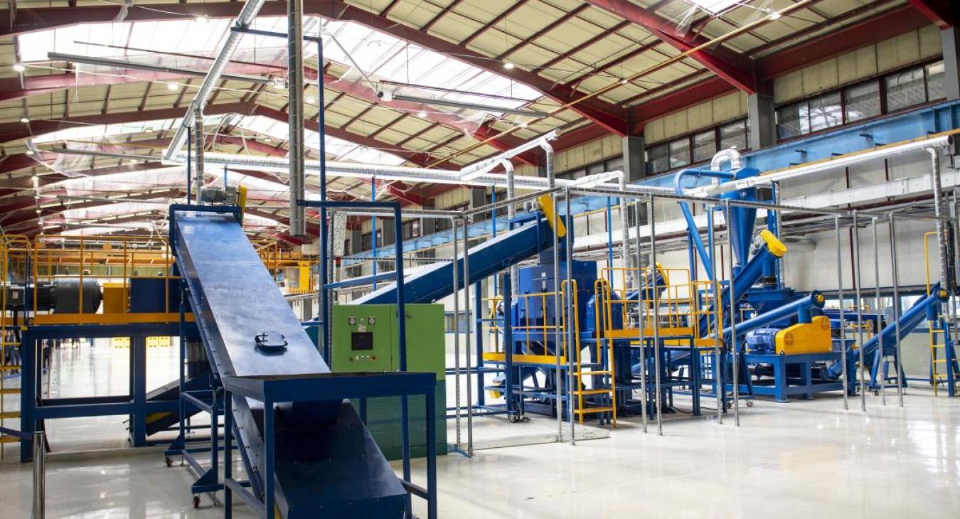 A bátonyterenyei akku-feldolgozóból kerülhetett 11 ezer hordó veszélyes hulladék Abasárra 