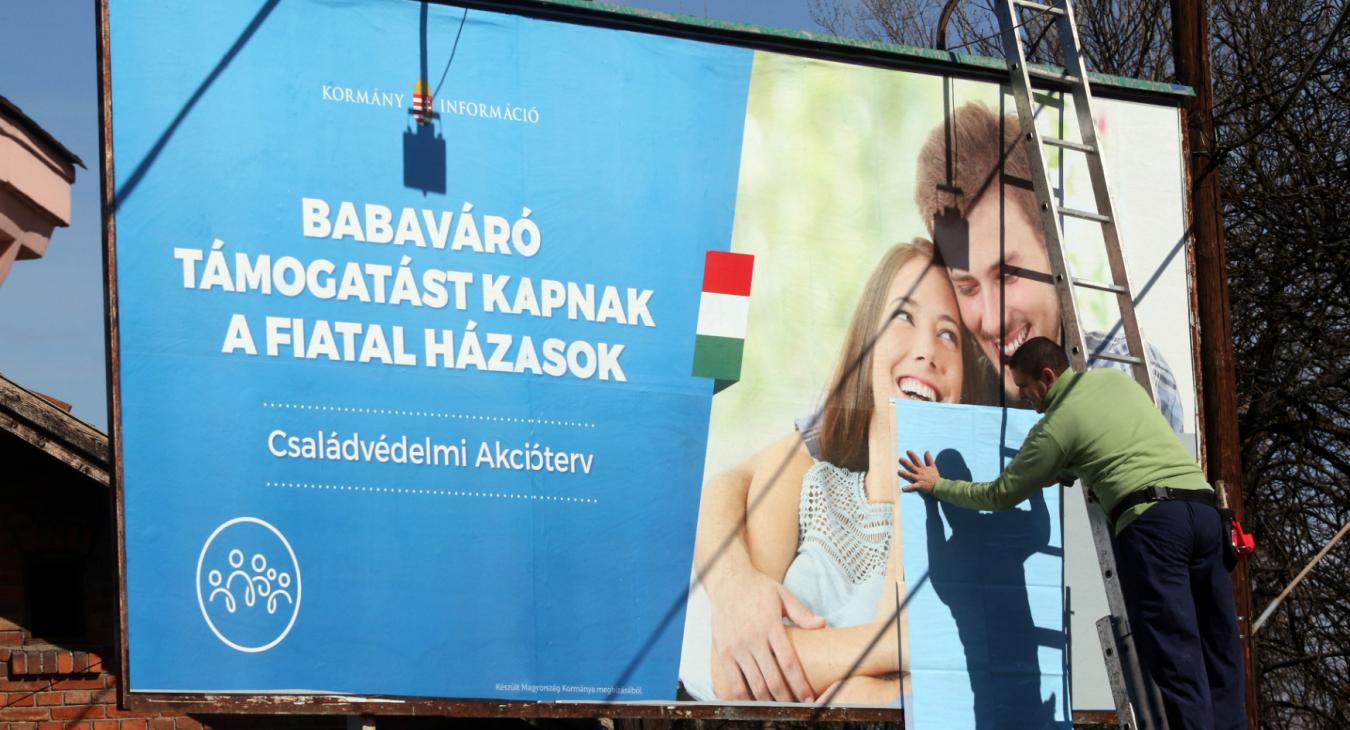 Változnak a családtámogatások feltételei, egyszerűbb lesz a CSOK igénylése 