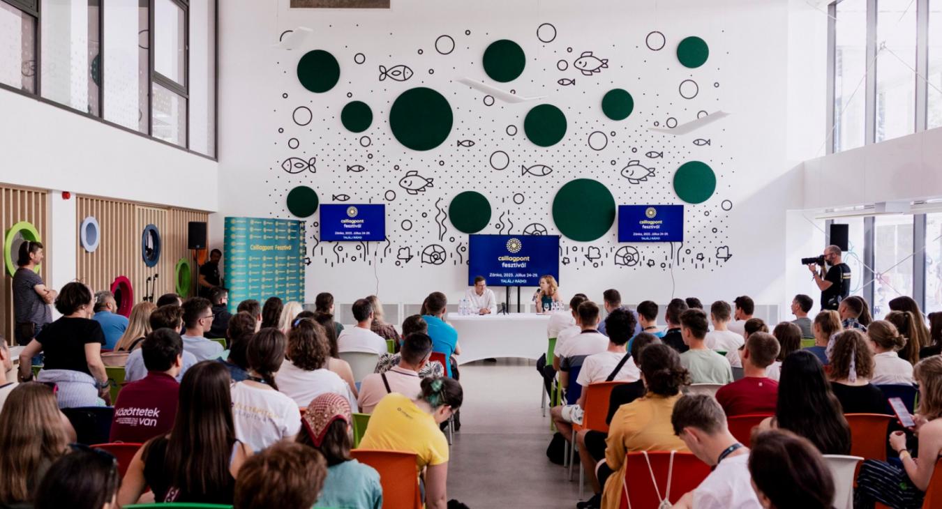 Keresztény ifjúsági táborban kérdezték fel Gulyás Gergelyt Mészáros Lőrinc és Tiborcz István gazdagodásáról