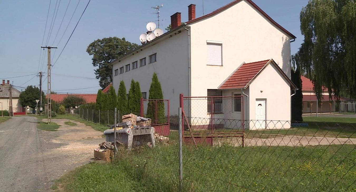 Másik településre kell iskolába járniuk szeptembertől a gyerekeknek, mert nincs tanár