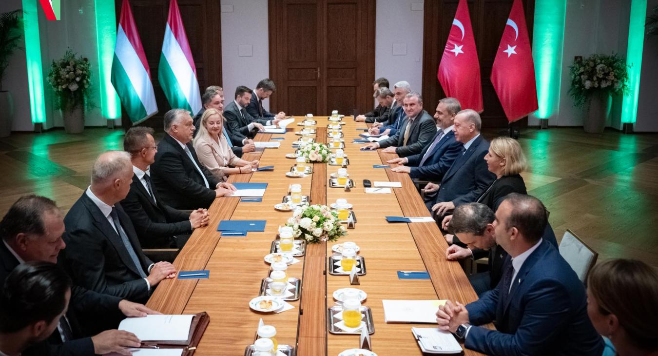 Saját maga köré épít szövetségi rendszert Orbán Viktor 