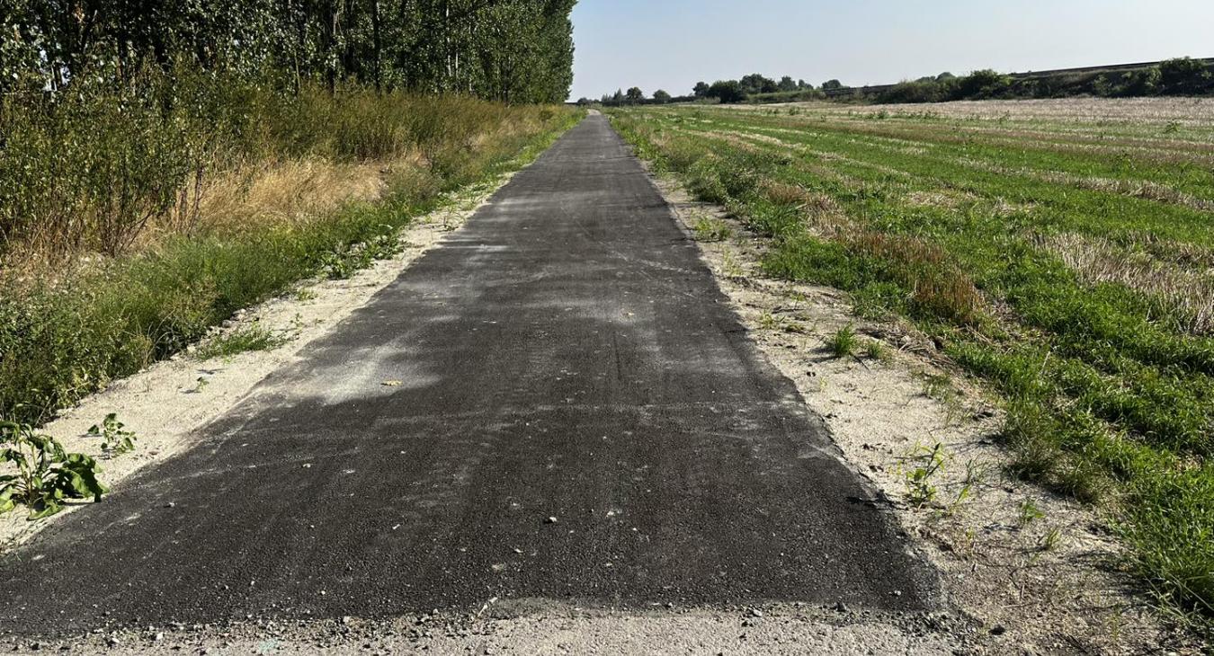 Építtek egy kilométer hosszú "utat" traktoroknak 109 millióért