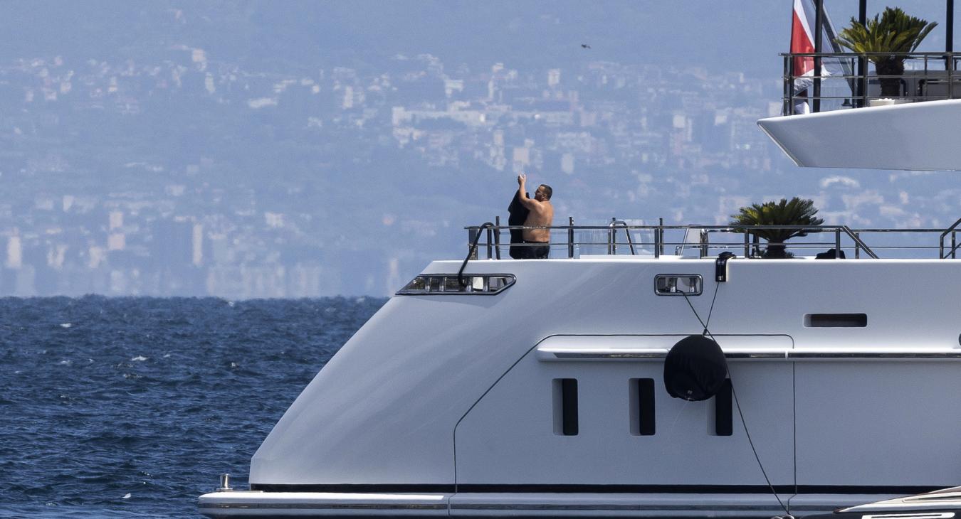 Figyelem, Lölő a fedélzeten!