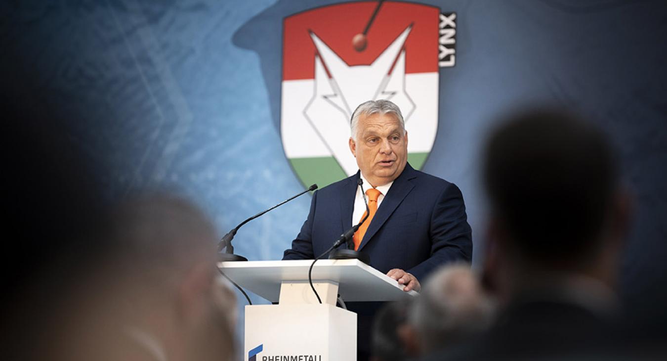 A béke miniszterelnöke tankgyárat avatott