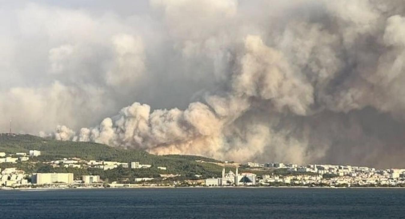 Akkora tűz pusztít Európában, hogy az egyik legfontosabb tengeri útvonal is megbénult