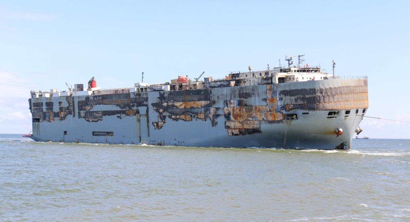 Újabb részletek derültek ki a kiégett autószállítóról