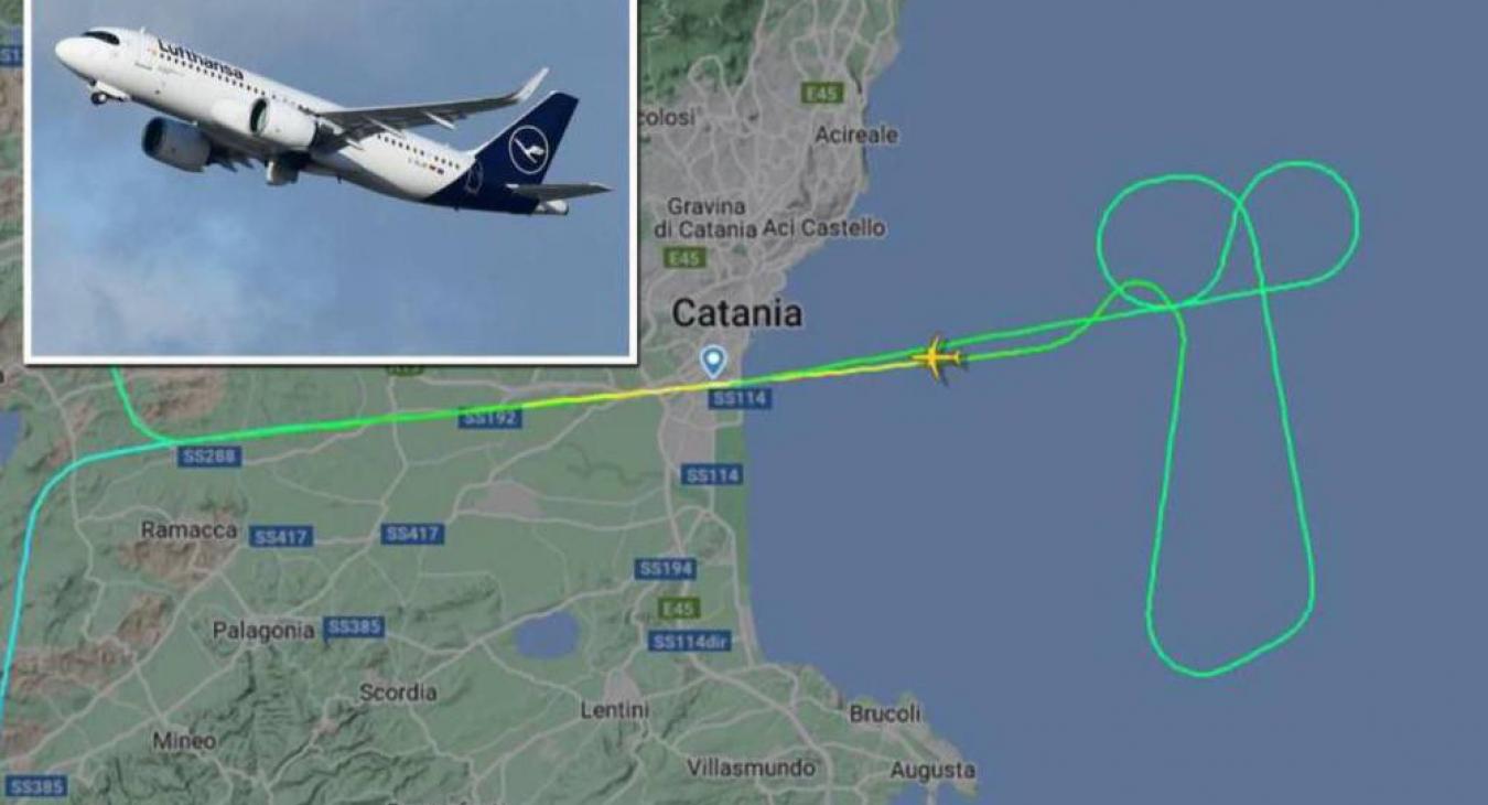 Péniszt rajzolt az égre egy pilóta, mert nem engedték leszállni