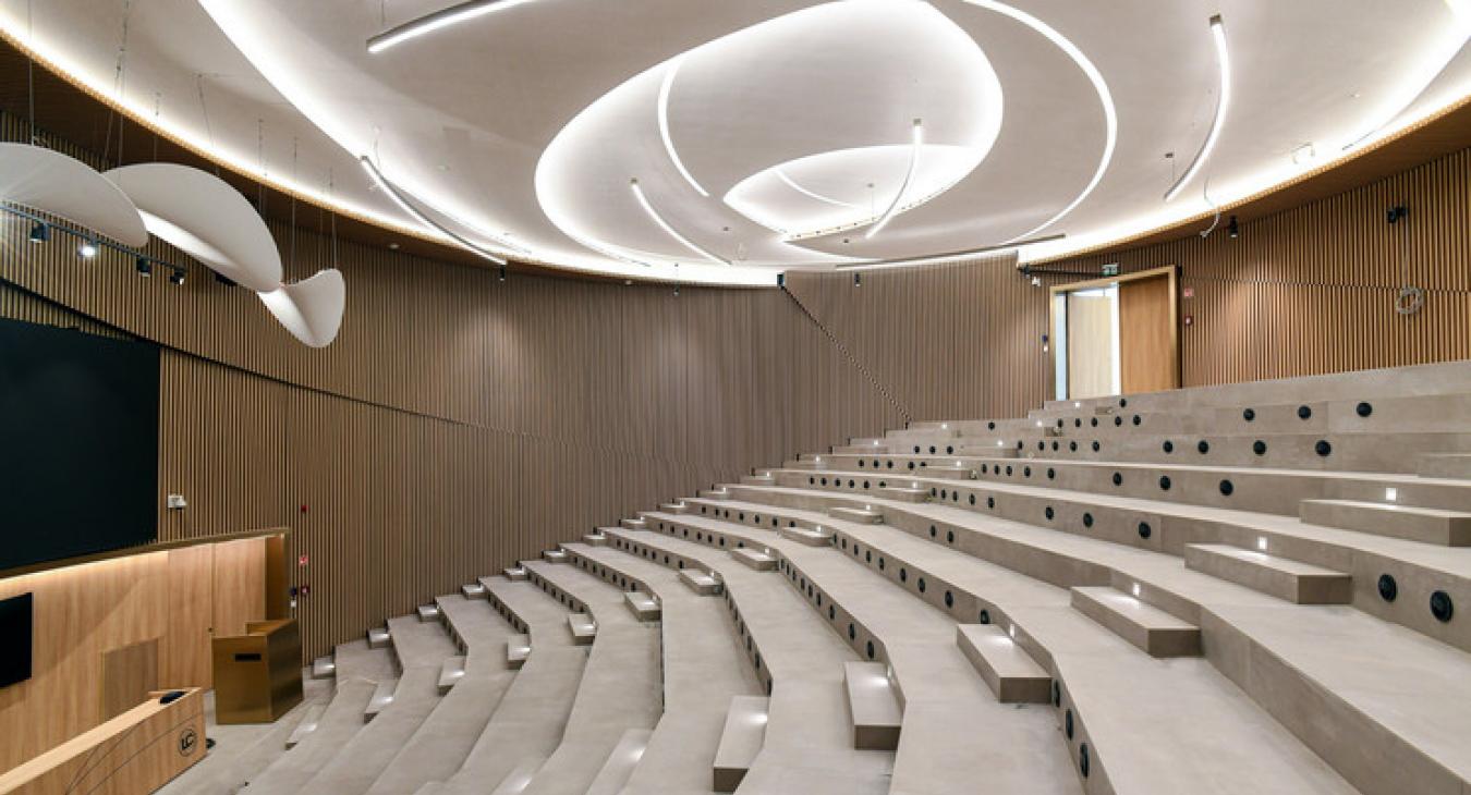 Alacsony ponthatárokkal csábítanak az egyetemek, kár, hogy a diplomáik szinte semmit nem fognak érni