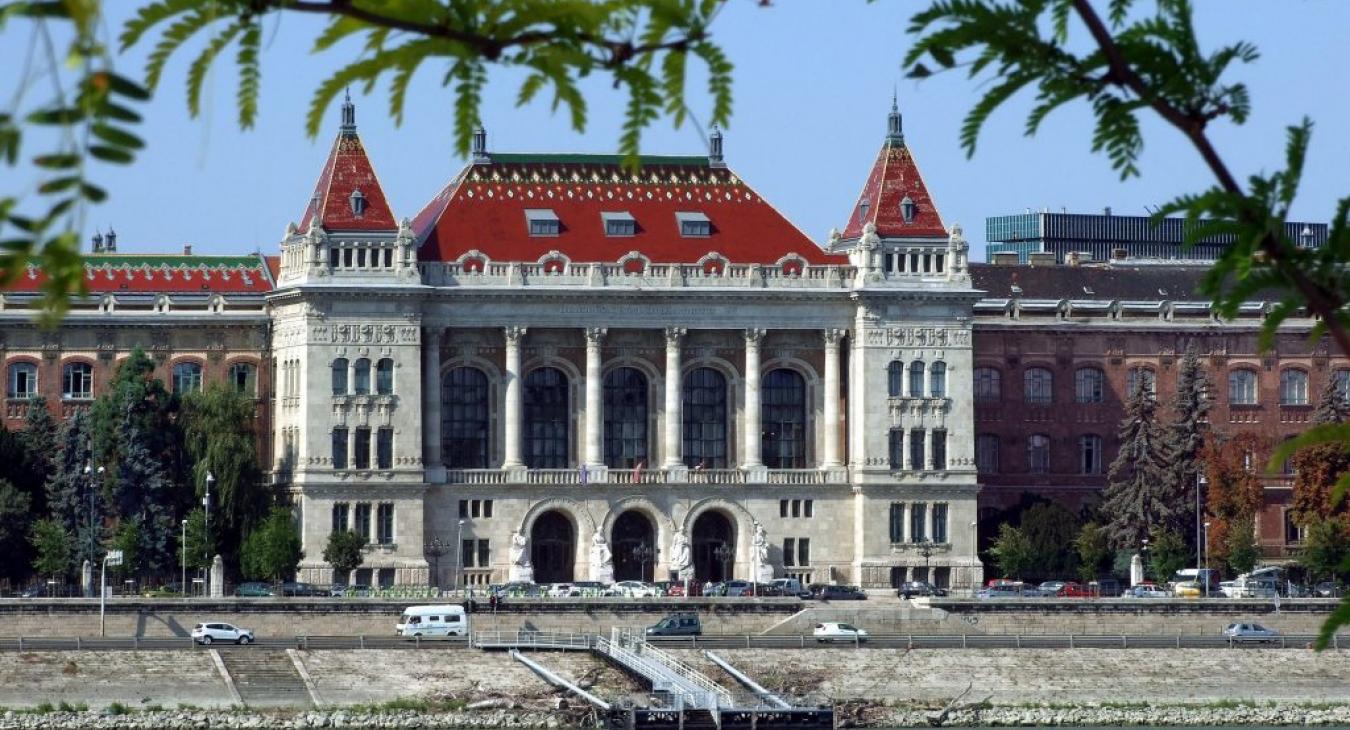 Csoportos rosszullét szakította félbe a BME gólyatáborát 