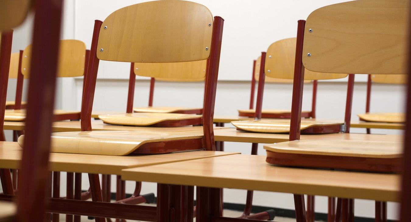 A szaktárca tagadja, a Nemzeti Pedagógus Kar elnöke szerint országos tanárhiány van