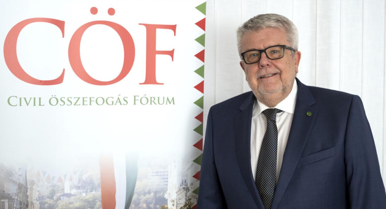 Csapongó közleményben magyarázta el az amerikai nagykövetnek a CÖF, hogy mit kellene csinálnia