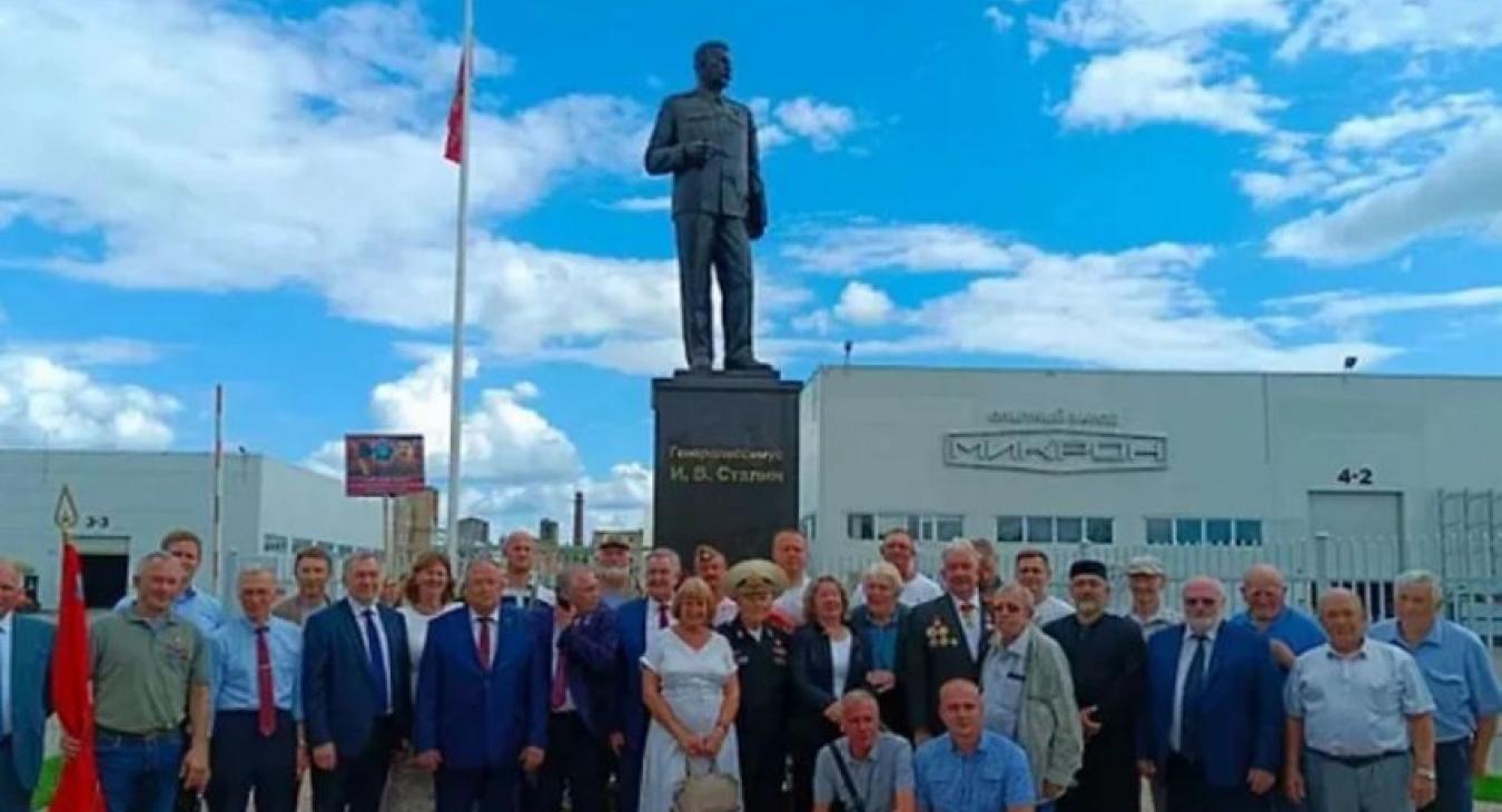 Felszenteltek egy Sztálin szobrot Oroszországban 