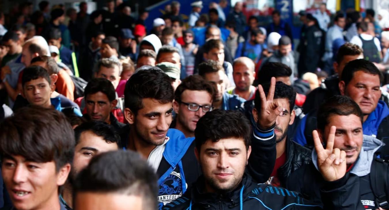 "Vissza kell őket vinni" - Fordulatot követel a migrációs politikában a volt német alkancellár