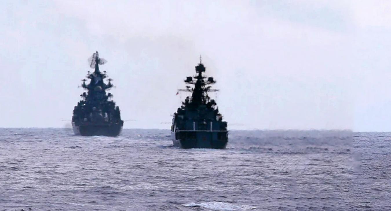 Két orosz hadihajót támadtak meg a Fekete-tengeren