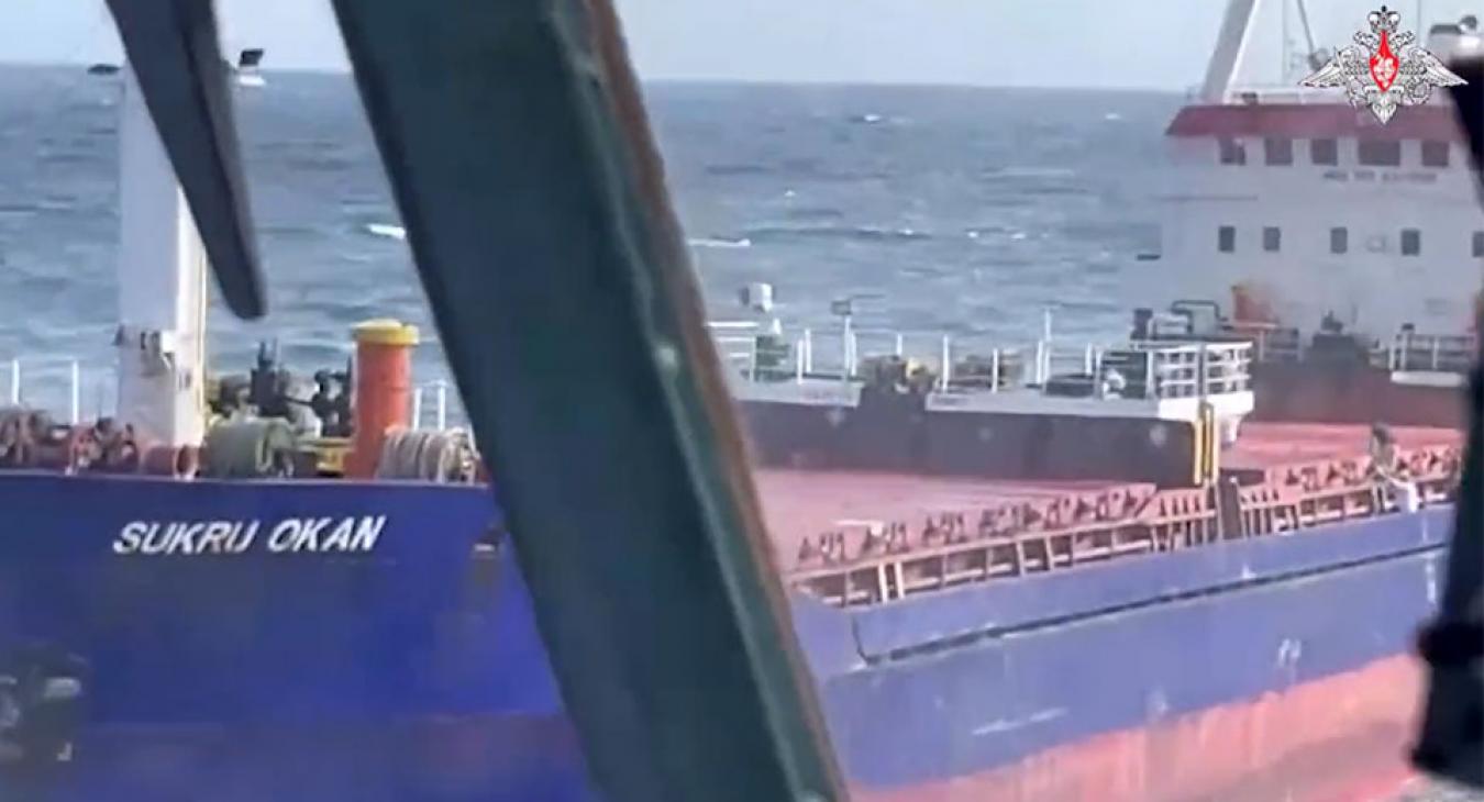 Így csaptak le az oroszok a fekete-tengeri teherhajóra - VIDEÓ