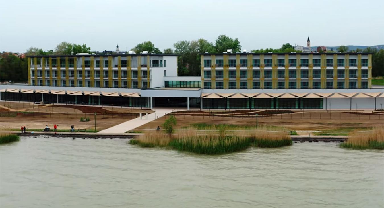 Egy nappal a pályázat kezdete előtt alapította cégét egy volt focista, nyert is rögvest 8 milliárdot