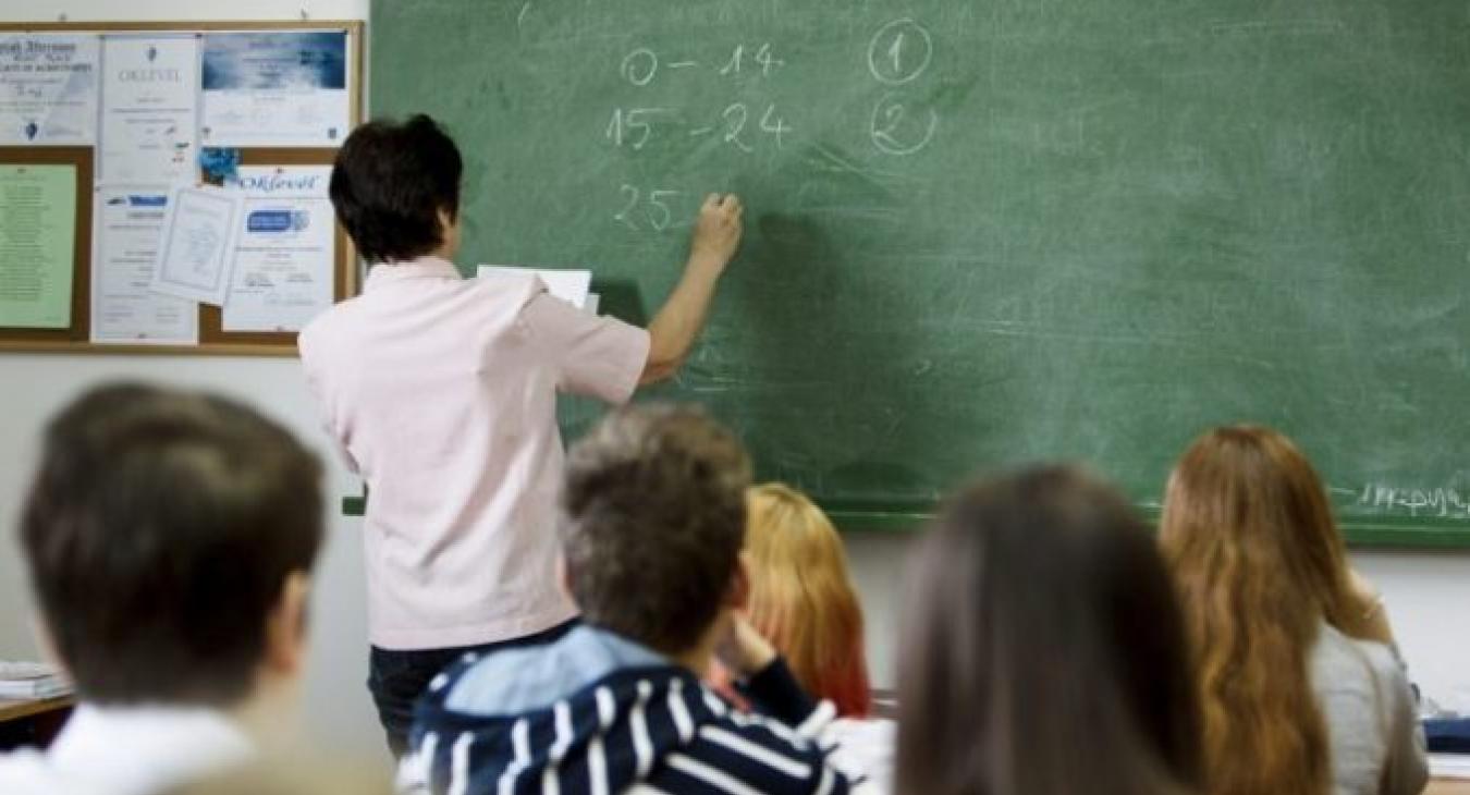 Havi nettó 75 ezer forintos ösztöndíjra pályázhatnak a tanárok