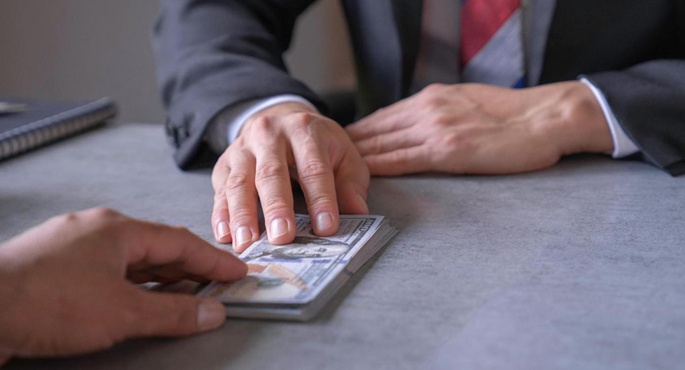 Ötven fölött a gyanúsítottak száma egy minisztériumokon átívelő vesztegetési botrányban