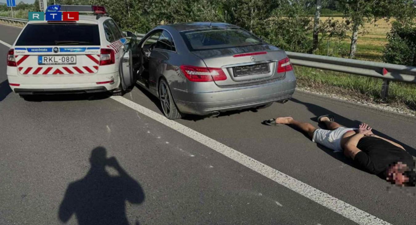Lezárult a vizsgálat: nem hibáztak az M2-esen menekülő Mercedest üldöző rendőrök 