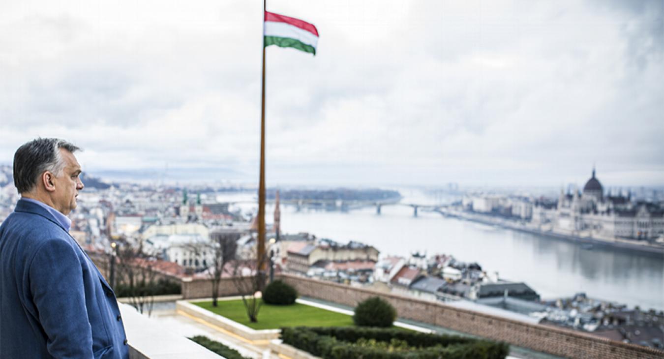 “Tiéd az ország, magadnak építed” – Orbán Rákosi nyomában