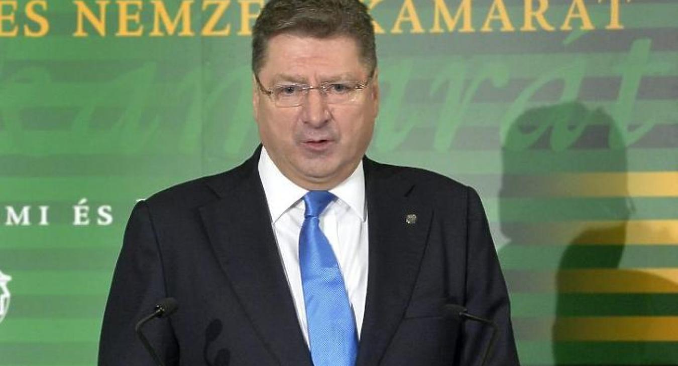 Lehet népszavazás arról, hogy eltöröljék a vállalkozások kötelező kamarai tagdíját