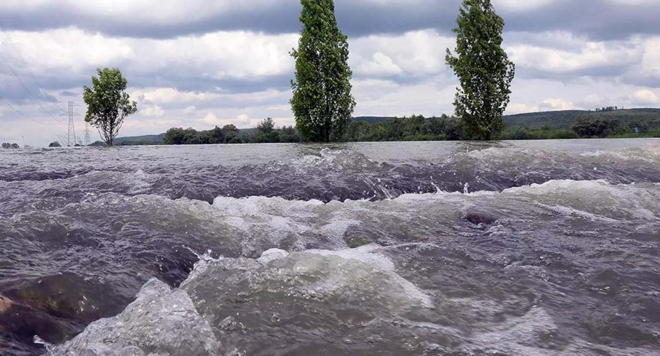 Hatalmas árhullám érkezik a Sajón is