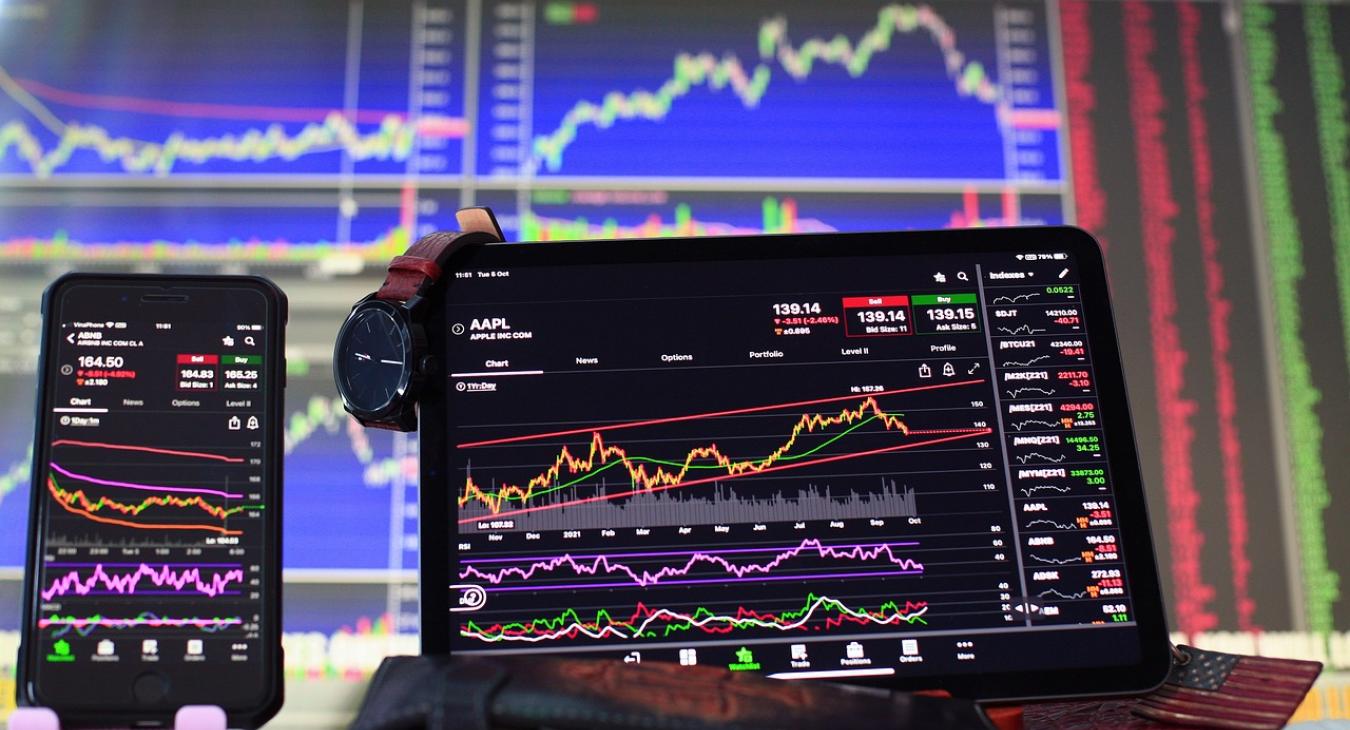 Befektetési alapokba mentette négyezer milliárdját a lakosság