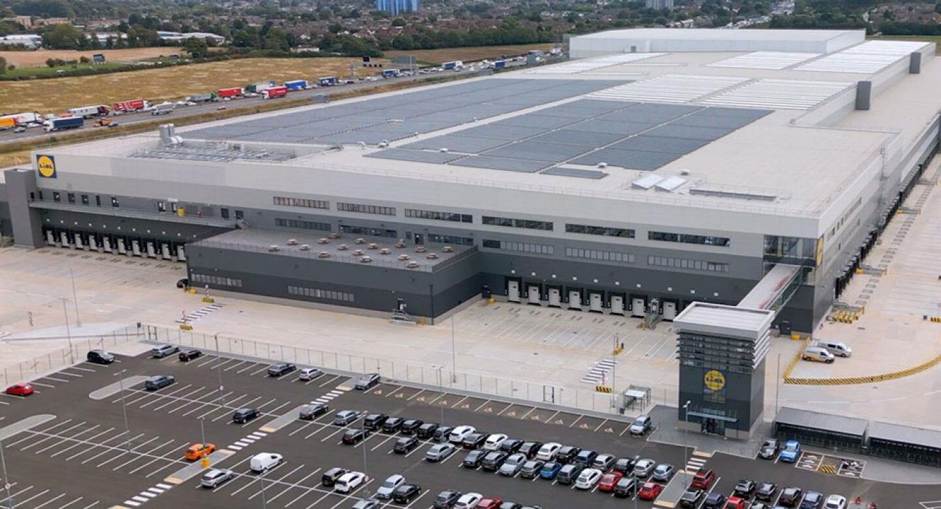 Akkora raktárat épített a Lidl, hogy nem látszik a vége