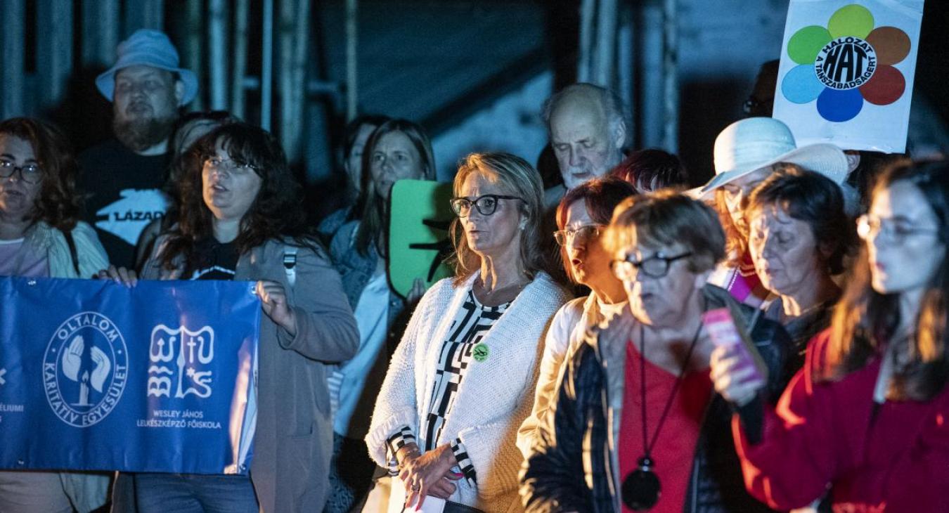 A szabad oktatásért tüntettek Budapesten az új tanév első percében