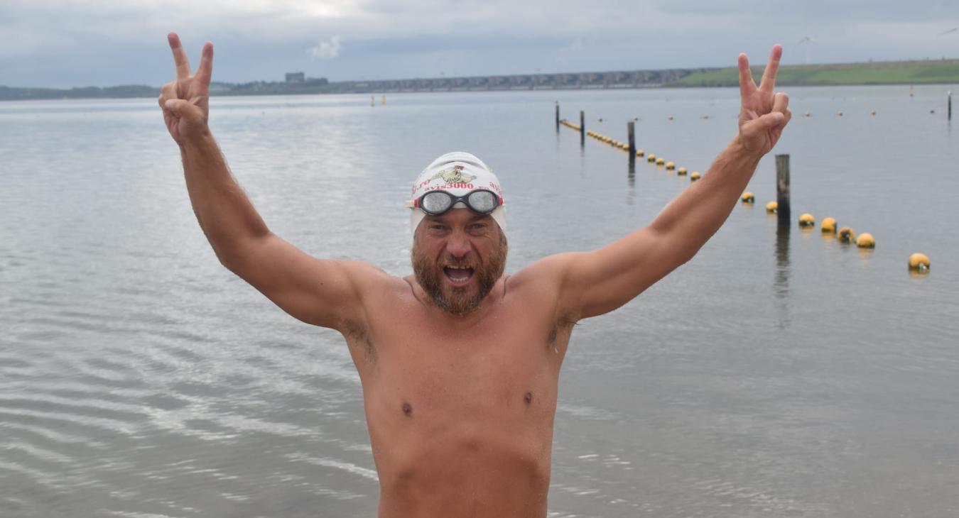 Hosszában úszta át a Rajnát egy román könyvtáros