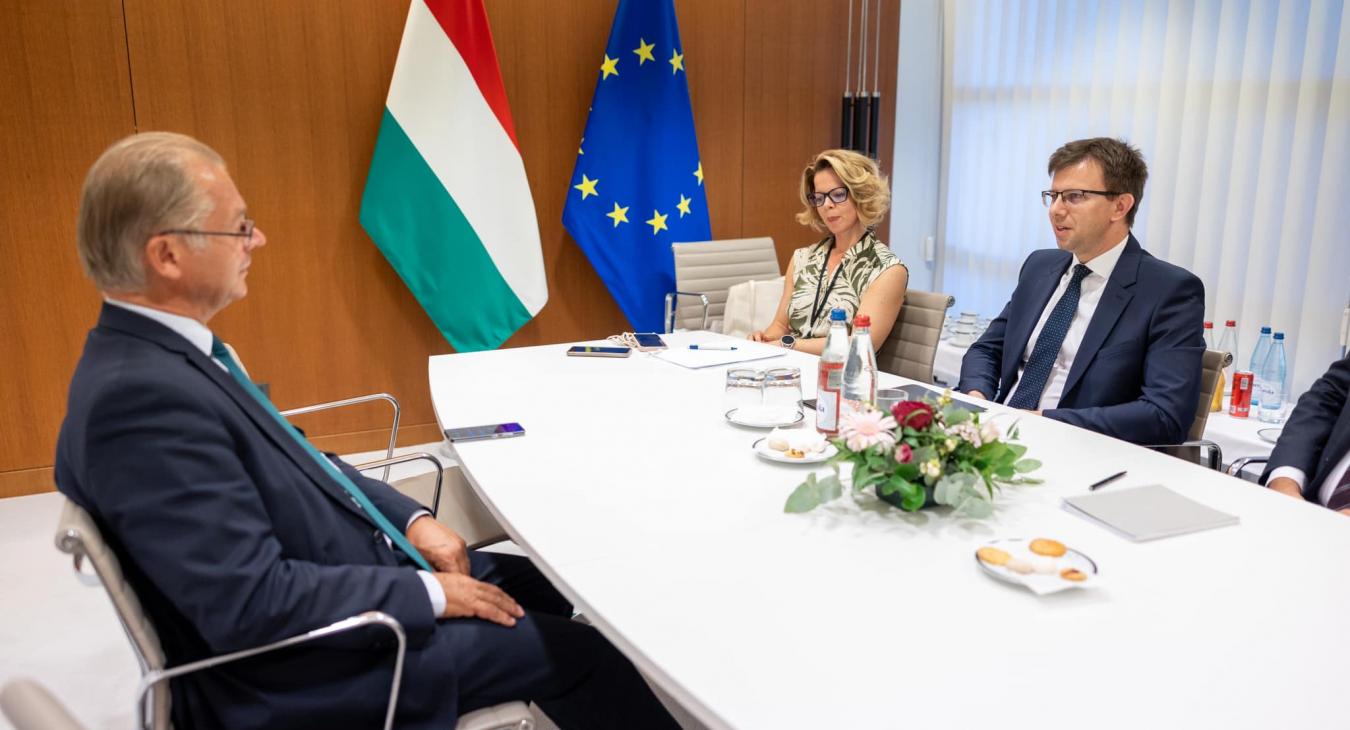 Az EU-ügyi miniszter arra utalt, hogy akár még hónapokig kell várni a blokkolt EU-pénzekre