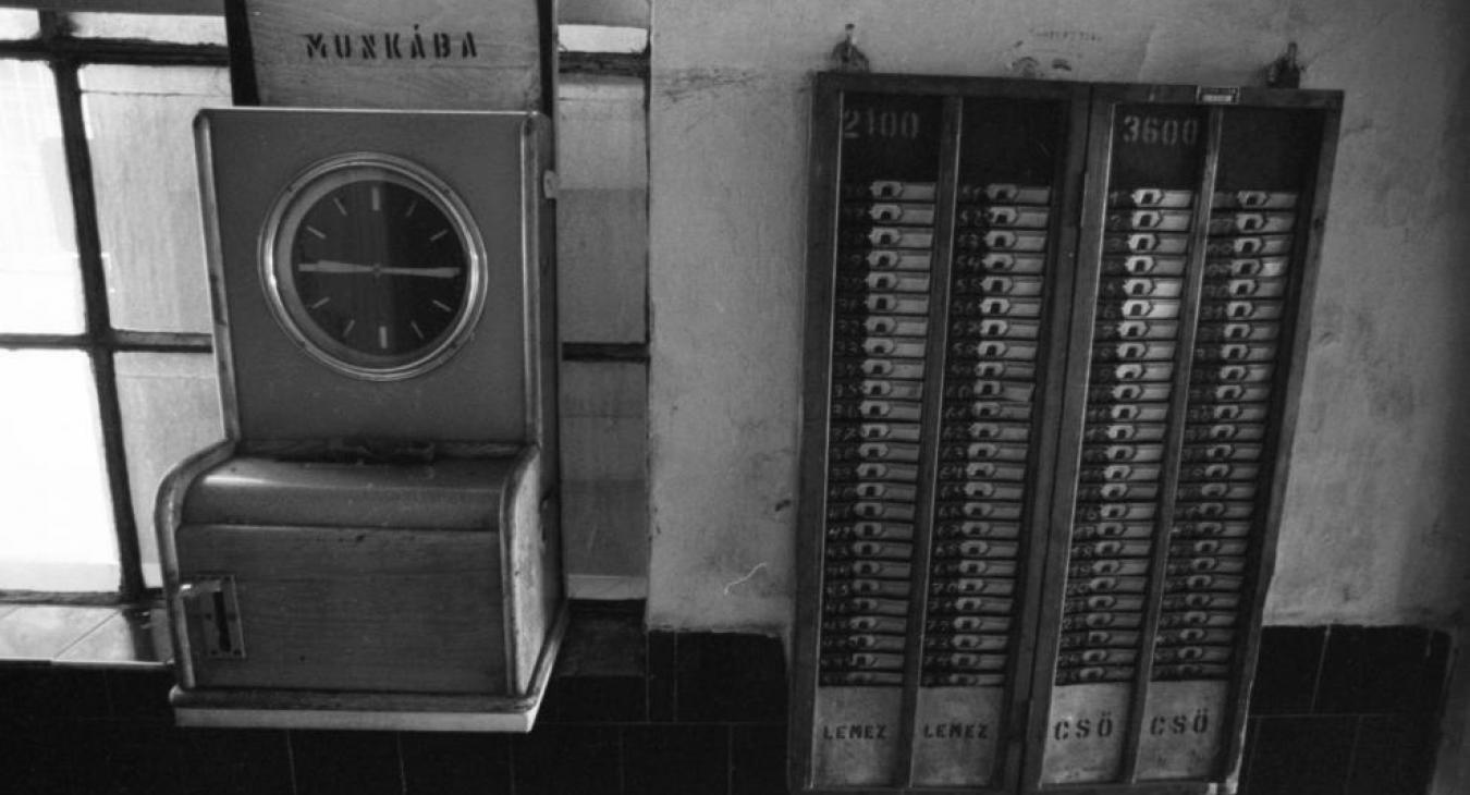 Pénzbüntetést lengettek be Szijjártóék a késő diplomatáknak 