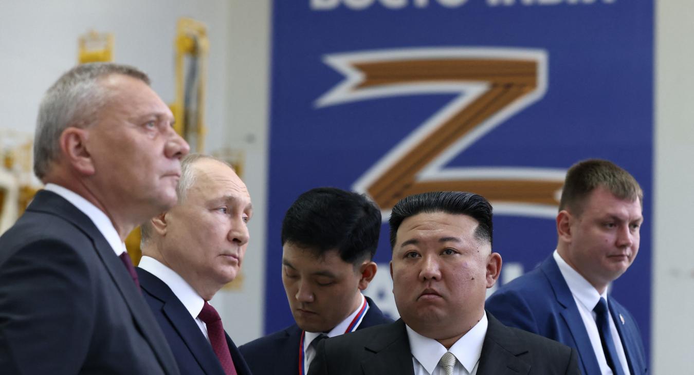 Hangárajtóban fogadta Vlagyimir Putyin Kim Dzsongunt