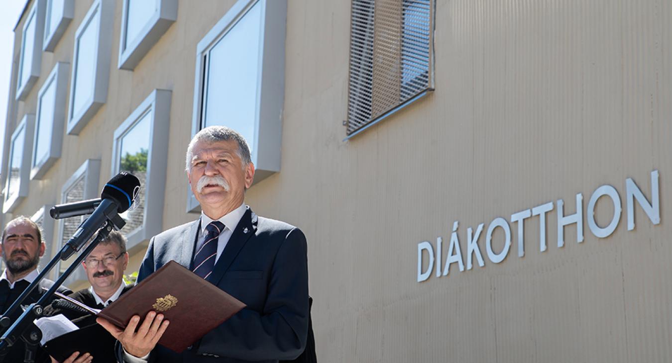 "Jézus gyilkosainak eszmei utódai" ma is ki akarják ölni az emberekből az Isten utáni vágyat