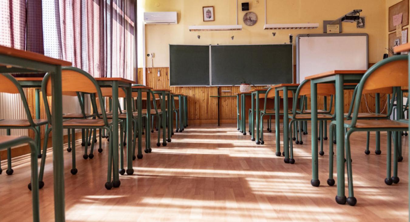 Tanárhiány: most már akár elsőéveseket is felvesznek iskolai munkára a tankerületi központok 