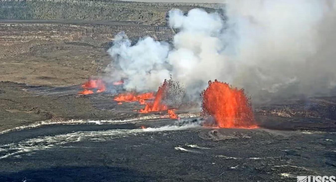 Vulkánkitörés rázta meg a világ egyik legnépszerűbb turistaközpontját 
