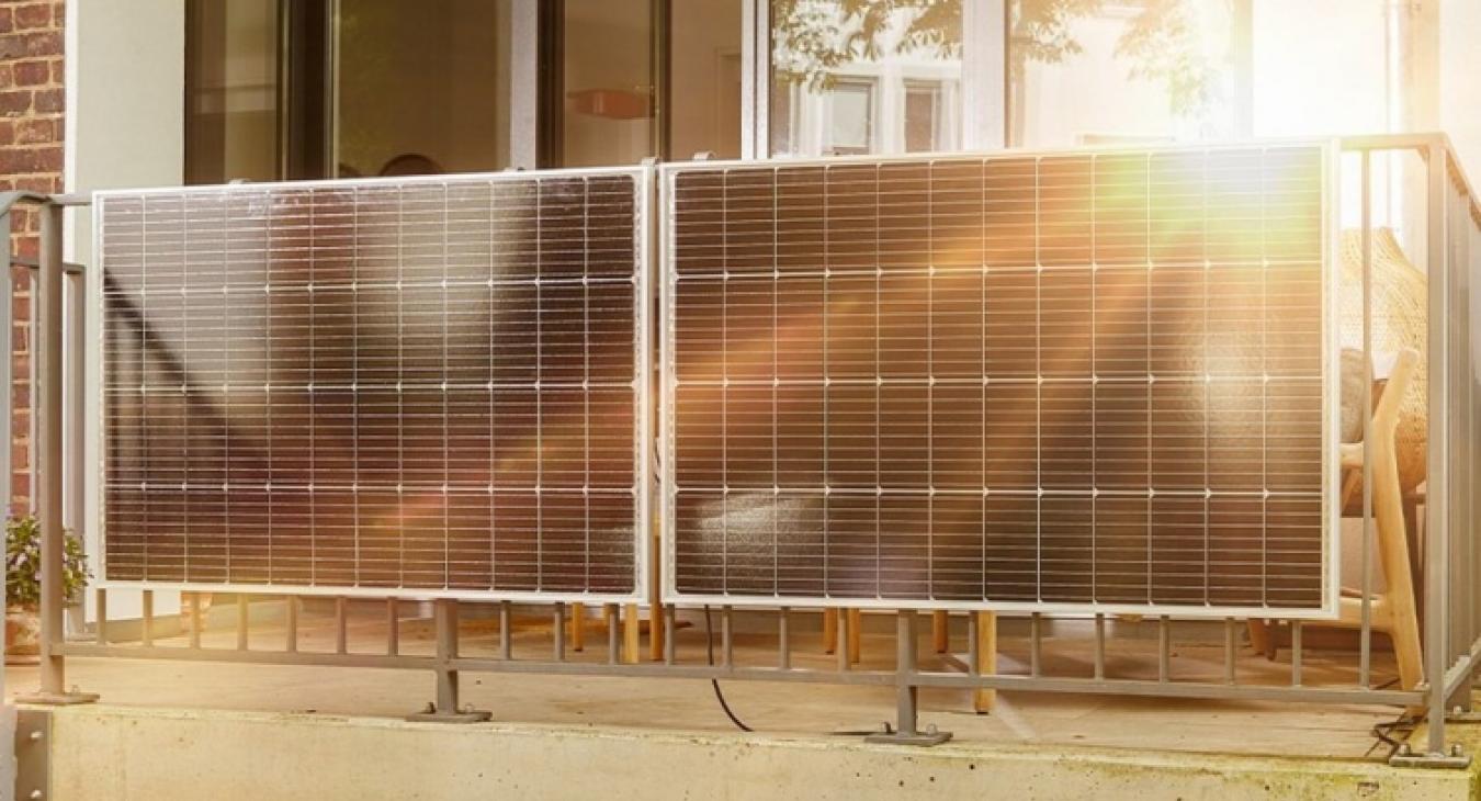 Változtatnának az erkélynapelemekre vonatkozó szabályokon