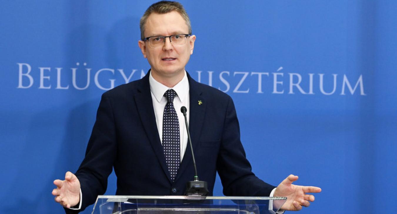 Nem stimmelnek Rétvári Bence számai a tanárhiányról 