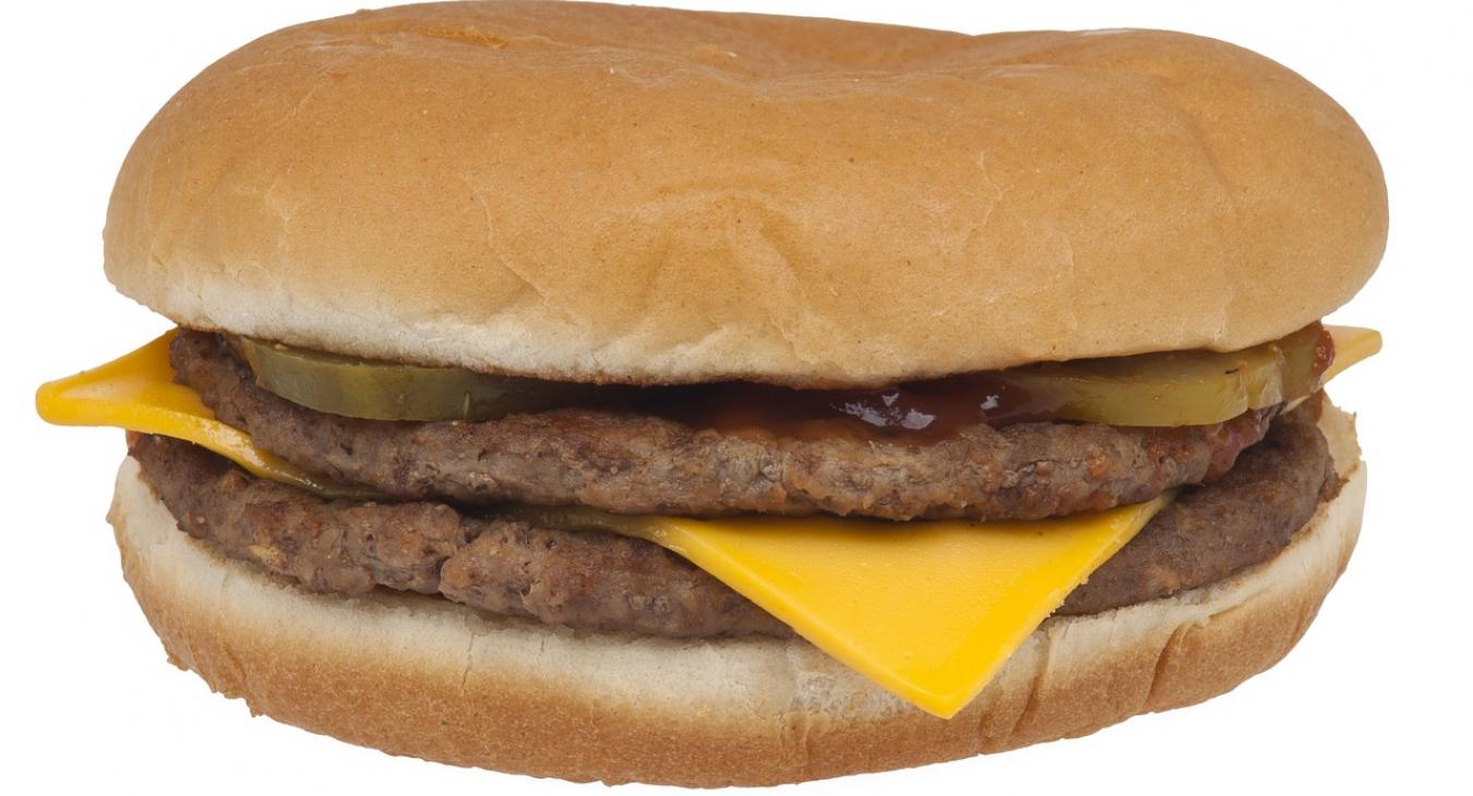 Több évtized után megújítja a McDonald's a hamburgereit