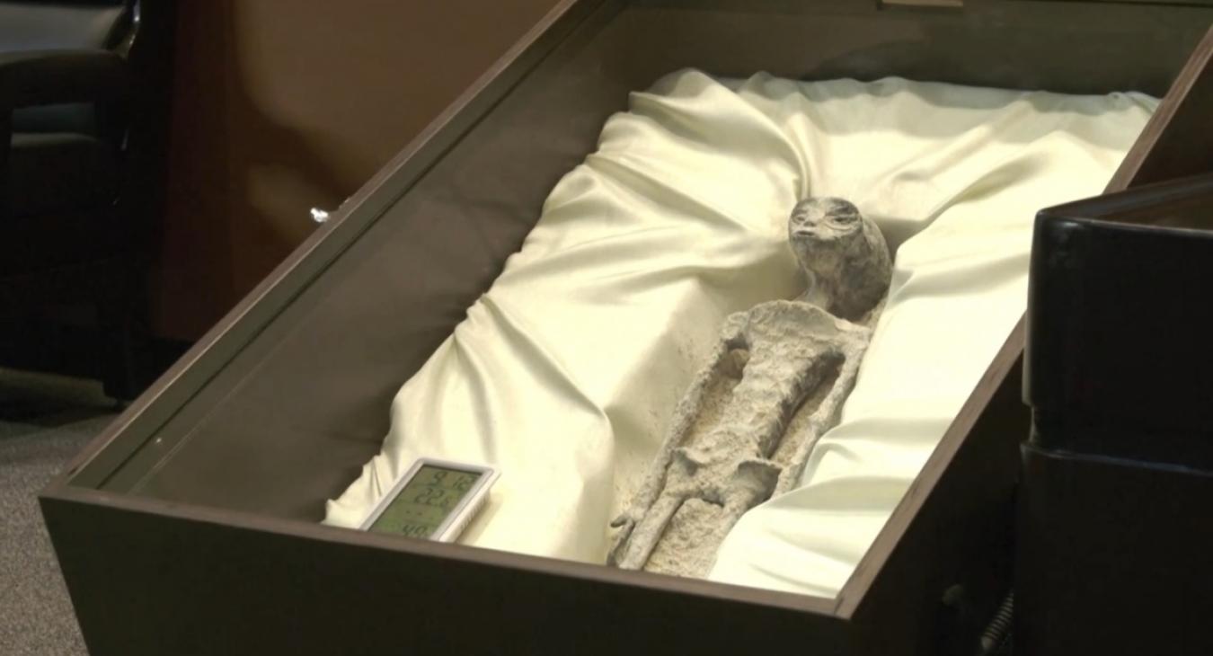 Állítólagos földönkívüliek mumifikálódott testét mutatták be Mexikóban